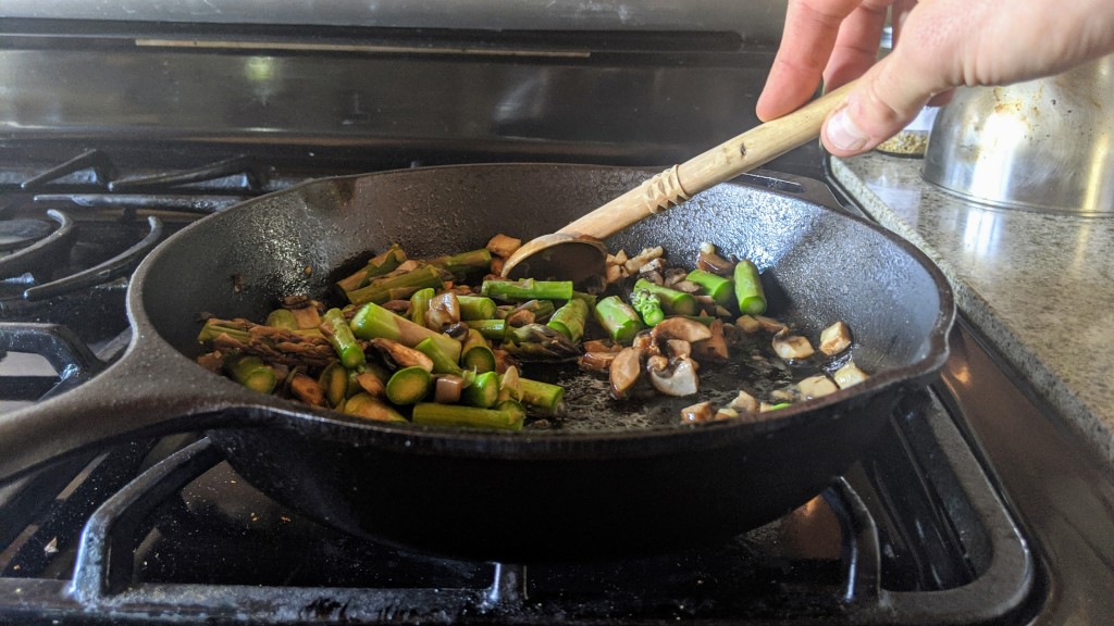 how long to cook deep dish pizza in cast iron skillet