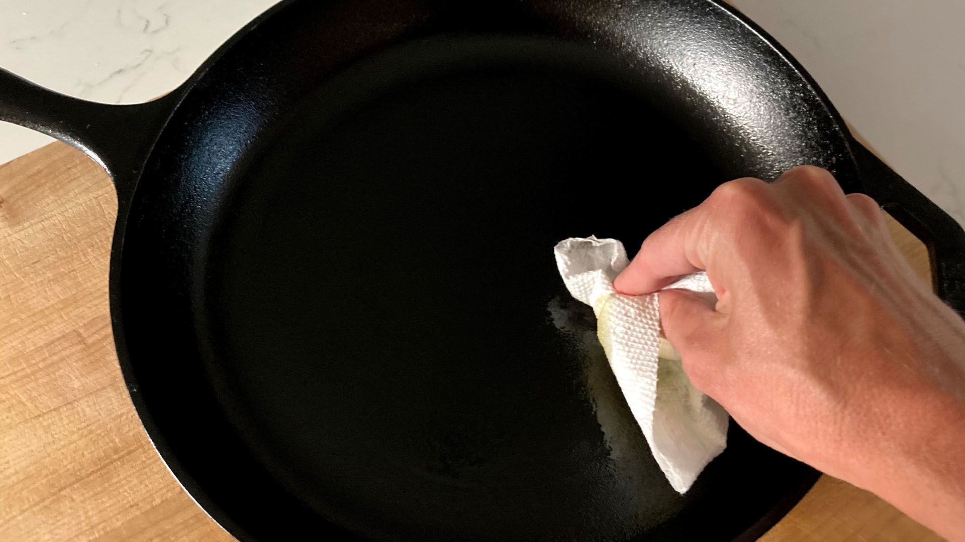 how long to cook pork chops in cast iron skillet