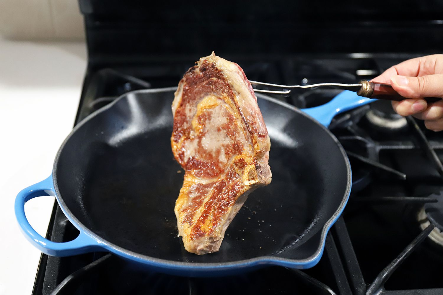 how to cook lamb chops in cast iron skillet