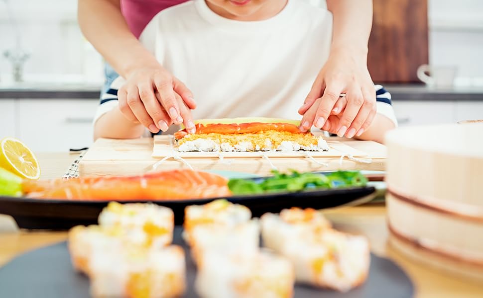 using hangiri to cool sushi rice