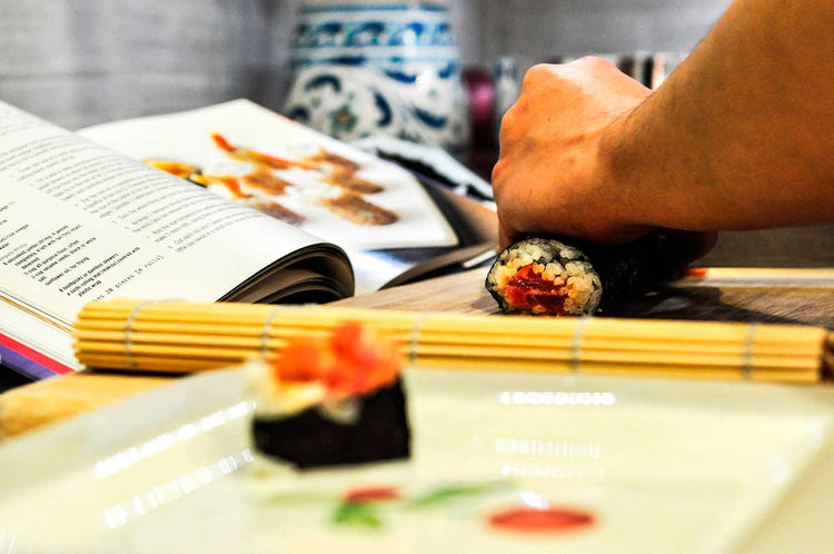 wooden vs plastic sushi gear