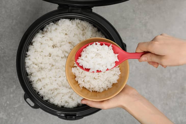 how much electricity does a rice cooker use
