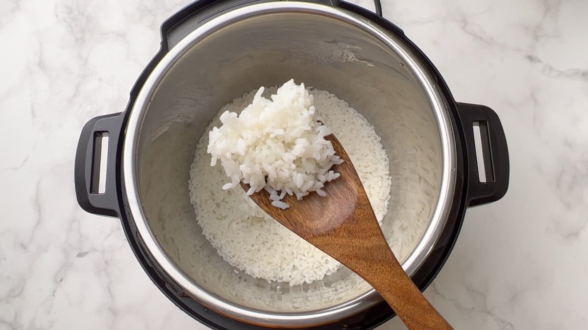 how to clean burnt rice cooker pot