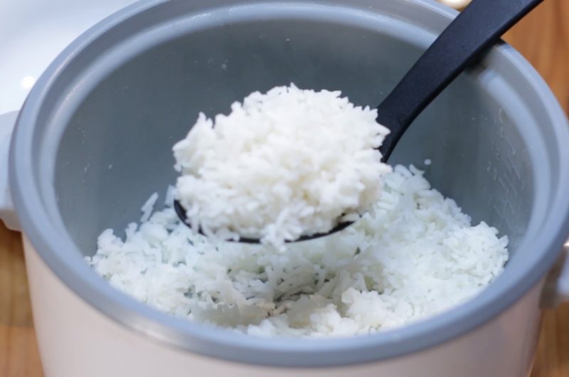 how much electricity does a rice cooker use