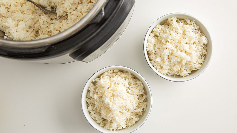 how does a rice cooker work