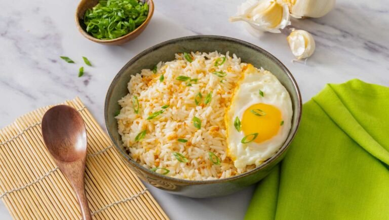Filipino fried rice recipe Filipino Fried Rice Recipe with Garlic and Egg